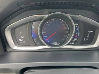 2017 Volvo S60 II Рестайлинг, серебристый, 1530000 рублей, вид 4