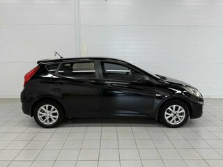 2012 Hyundai Solaris I, чёрный, 650000 рублей, вид 4