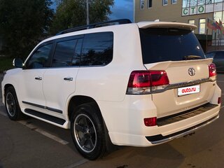 2016 Toyota Land Cruiser 200 Series Рестайлинг 2, белый, 5700000 рублей, вид 5