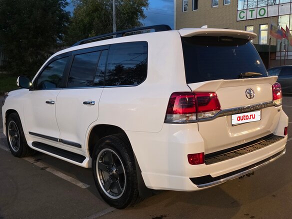 2016 Toyota Land Cruiser 200 Series Рестайлинг 2, белый, 5700000 рублей - вид 4