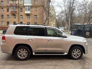 2017 Toyota Land Cruiser 200 Series Рестайлинг 2, серебристый, 5800000 рублей, вид 4
