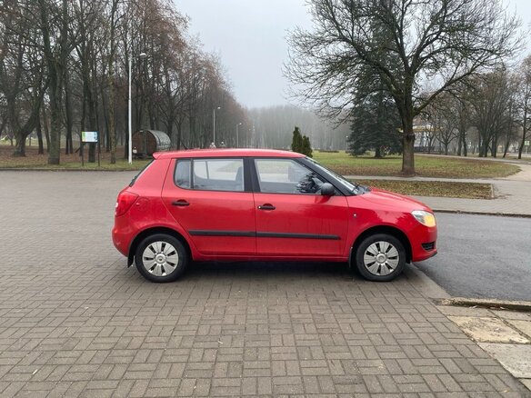2012 Skoda Fabia II Рестайлинг, пурпурный, 426265 рублей