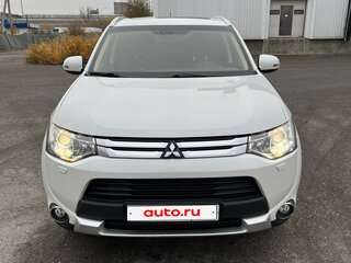 2014 Mitsubishi Outlander III Рестайлинг, белый, 2100000 рублей, вид 3
