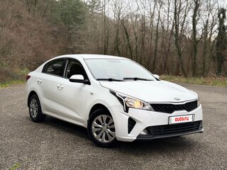 2020 Kia Rio IV Рестайлинг, белый, 980000 рублей, вид 3