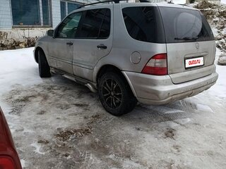 2002 Mercedes-Benz M-Класс 320 I (W163) Рестайлинг, серебристый, 540000 рублей, вид 3