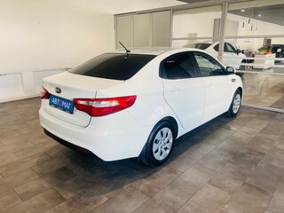 2013 Kia Rio III, белый, 696000 рублей, вид 5
