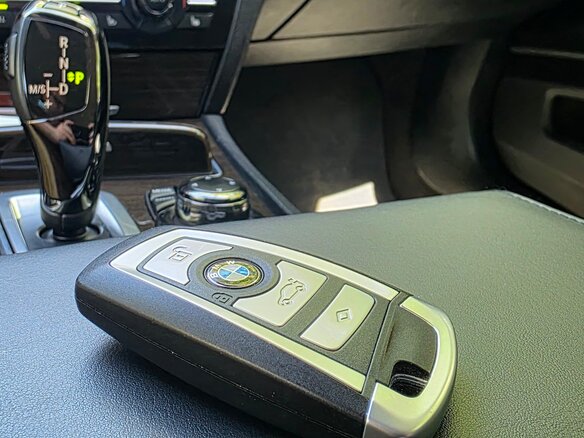 2013 BMW 7 серии Long 750Li xDrive V (F01/F02/F04) Рестайлинг, чёрный, 1400000 рублей - вид 19