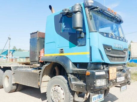 2012 Iveco Trakker, зелёный, 6500000 рублей, вид 1
