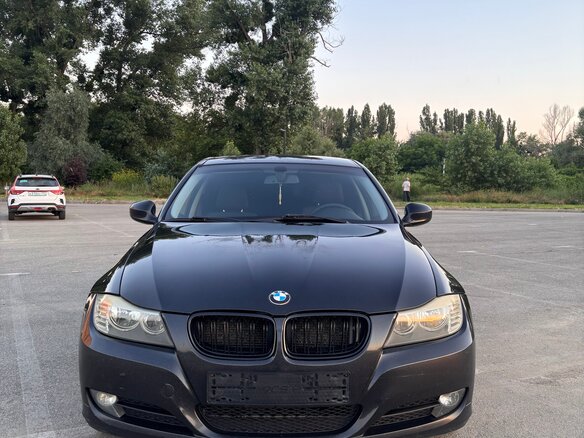 2010 BMW 3 серии 318i V (E90/E91/E92/E93) Рестайлинг, чёрный, 1250000 рублей - вид 1