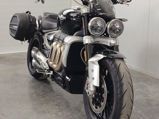 2024 Triumph Rocket 3, чёрный, 2349000 рублей, вид 3