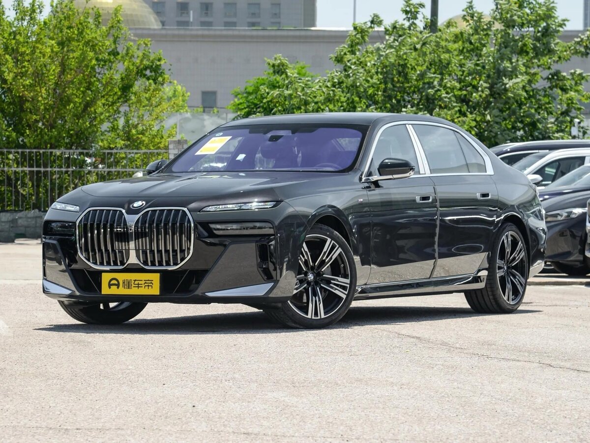 Открыть фотографии: BMW 7 серии VII (G70)
