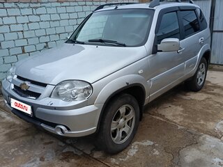 2011 Chevrolet Niva I Рестайлинг, серебристый, 520000 рублей, вид 3