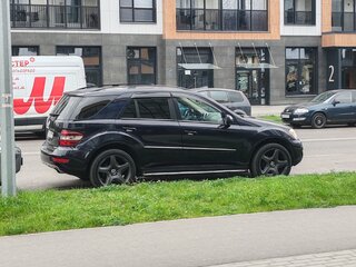 2009 Mercedes-Benz M-Класс 320 II (W164) Рестайлинг, синий, 1000000 рублей, вид 3