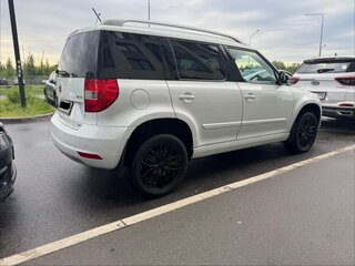2017 Skoda Yeti I Рестайлинг, белый, 1200000 рублей, вид 5