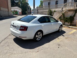 2018 Skoda Octavia III (A7) Рестайлинг, белый, 1990000 рублей, вид 5