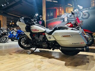 2025 Harley-Davidson CVO Road Glide ST, серебристый, 6500000 рублей, вид 4