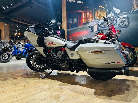 2025 Harley-Davidson CVO Road Glide ST, серебристый, 6500000 рублей - вид 3