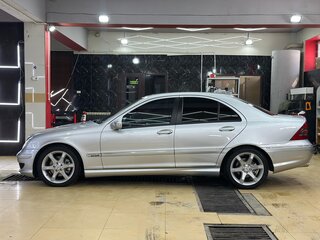 2005 Mercedes-Benz C-Класс 230 II (W203) Рестайлинг, серебристый, 1500000 рублей, вид 4