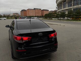 2016 Kia Rio III Рестайлинг, чёрный, 950000 рублей, вид 3