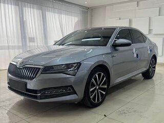 2022 Skoda Superb III Рестайлинг, серебристый, 1970000 рублей, вид 1