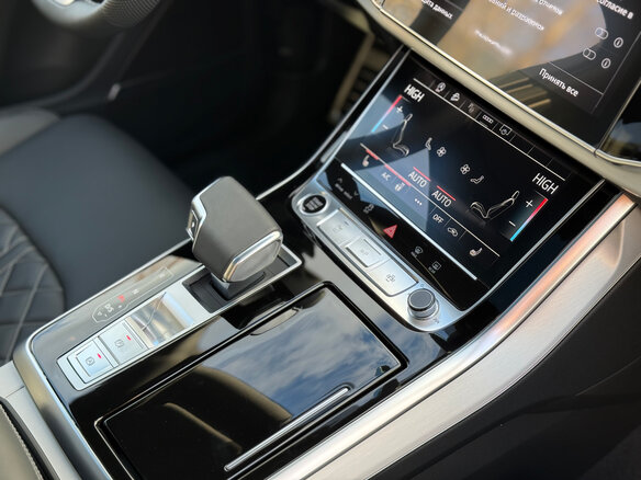 2026 Audi Q7 50 TDI II (4M) Рестайлинг 2, серый, 11290000 рублей - вид 19