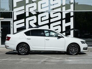 2017 Skoda Octavia III (A7) Рестайлинг, белый, 1690000 рублей, вид 4