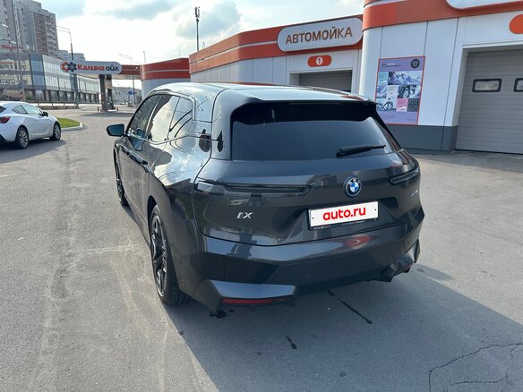 2021 BMW iX xDrive40 I (I20), серый, 7500000 рублей - вид 4