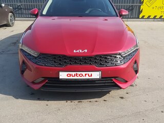 2022 Kia K5 III, красный, 2750000 рублей, вид 1