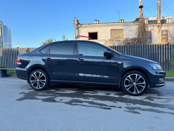 2016 Volkswagen Polo V Рестайлинг, серый, 1150000 рублей - вид 1