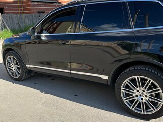 2012 Volkswagen Touareg II, чёрный, 1950000 рублей, вид 4
