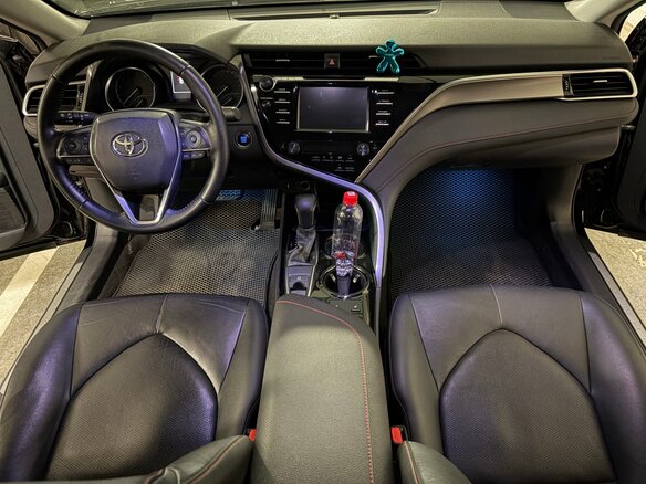 2020 Toyota Camry VIII (XV70), чёрный, 2500000 рублей - вид 7