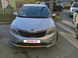 2016 Kia Rio III Рестайлинг, серебристый, 900000 рублей, вид 1
