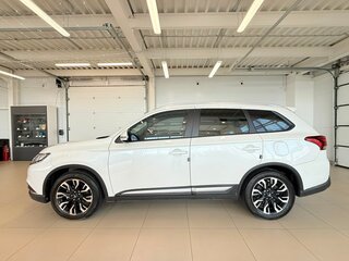 2020 Mitsubishi Outlander III Рестайлинг 3, белый, 2799000 рублей, вид 3