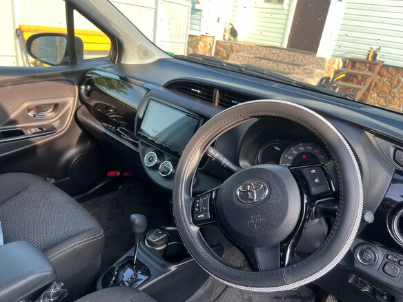 2019 Toyota Vitz III (XP130) Рестайлинг 2, серебристый, 1230000 рублей - вид 8