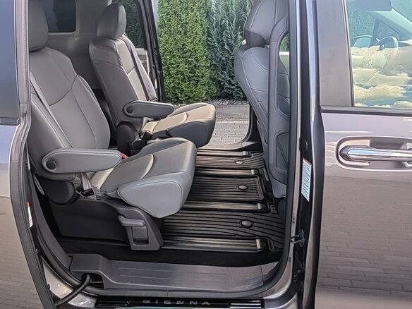 2021 Toyota Sienna IV, серый, 3560000 рублей - вид 15