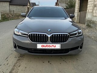 2022 BMW 5 серии 520i VII (G30/G31/G38) Рестайлинг, серый, 4550000 рублей, вид 3