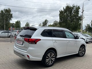2022 Mitsubishi Outlander III Рестайлинг 3, белый, 2640000 рублей, вид 4