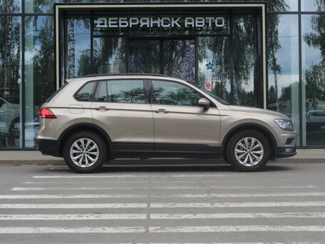 2020 Volkswagen Tiguan II, бежевый, 2140000 рублей, вид 4
