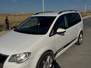 2009 Volkswagen Touran I Рестайлинг, белый, 800000 рублей, вид 2