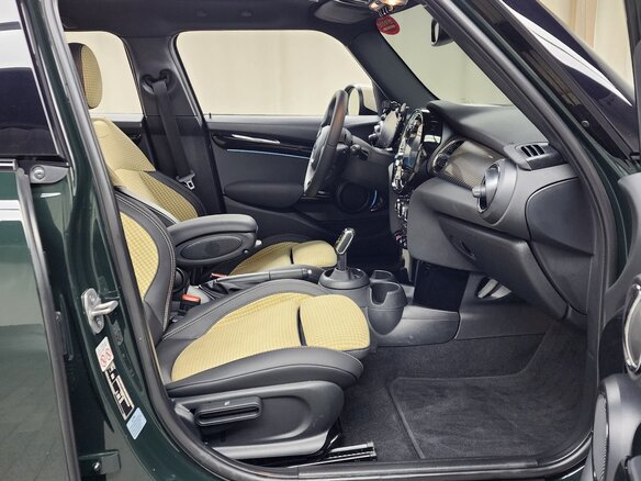 2022 Mini Hatch Cooper III (F55/F56) Рестайлинг 2, зелёный, 2000000 рублей - вид 9