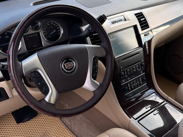 2010 Cadillac Escalade III, серый, 2000000 рублей - вид 9