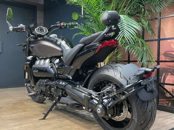 2025 Triumph Rocket 3, чёрный, 3700000 рублей - вид 6