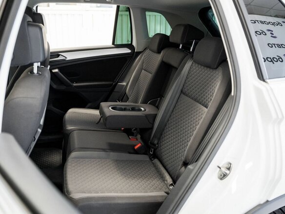 2017 Volkswagen Tiguan II, белый, 2418000 рублей - вид 19