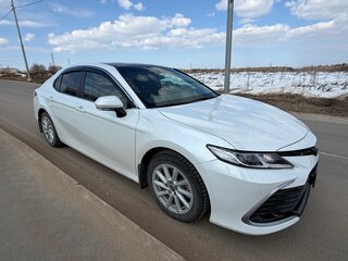 2022 Toyota Camry VIII (XV70) Рестайлинг, белый, 3400000 рублей, вид 2