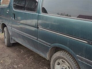 2001 Toyota Regius Ace H100, зелёный, 650000 рублей, вид 4