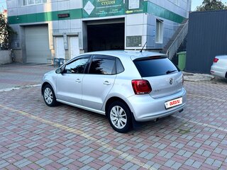 2010 Volkswagen Polo V, серебристый, 649999 рублей, вид 4