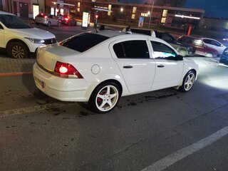 2013 Opel Astra H Рестайлинг, белый, 490000 рублей, вид 2