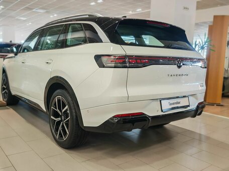 2026 Volkswagen Tavendor I Рестайлинг, белый, 6090000 рублей, вид 4