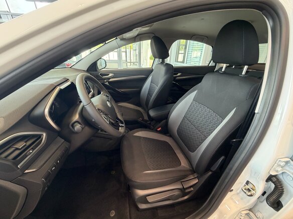 2026 Lada (ВАЗ) Vesta CNG I Рестайлинг (NG), белый, 2105000 рублей - вид 11