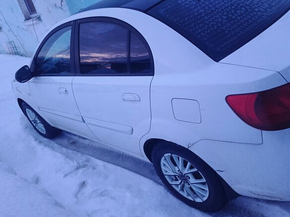2011 Kia Rio II Рестайлинг, белый, 380000 рублей - вид 3